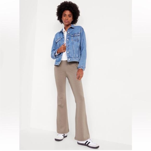 Old Navy chocolate malted High-Waisted Fleece-Lined Fashion Flare Leggings - Picture 3 of 14